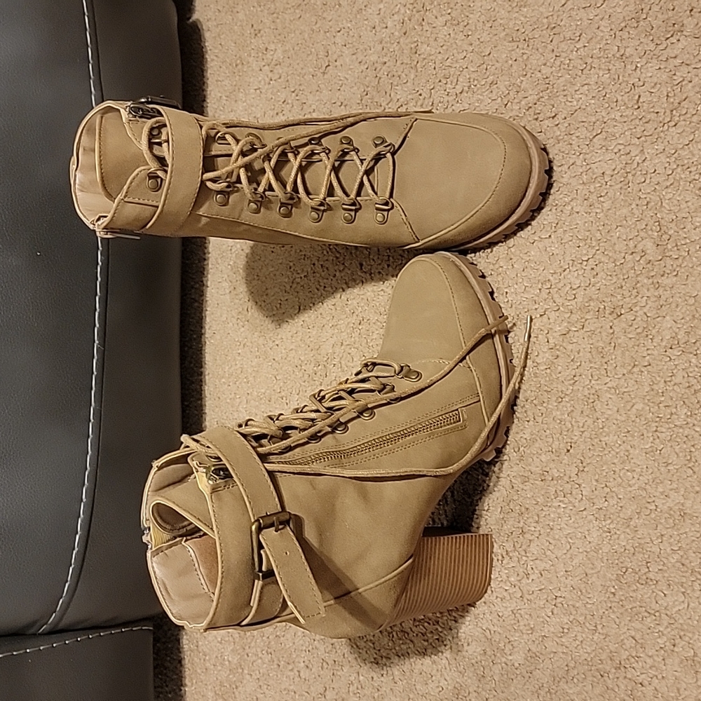Size 9 Tan Heel Combat Boots